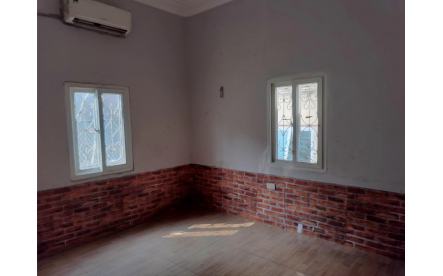 Cho thuê nhà Mp Đê La Thành- Đống Đa DT 45 m2 - 3,5 tầng-Mt 3m- Giá 22 Triệu (ctl)